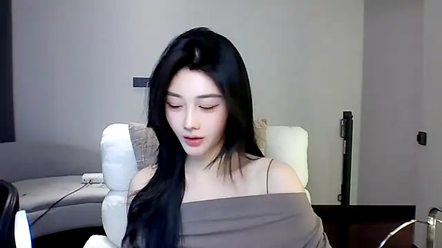 MedeLineayr online show from May 5, 2:47 pm