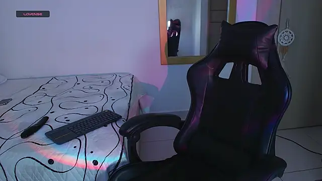 Snapshot of tana_luux chatting on March 10, 8:14 pm tana luux online show from March 10, 8:14 pm