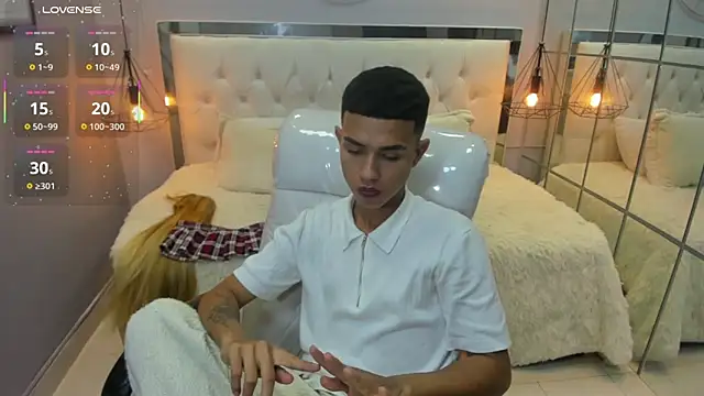 alexking 2 online show from March 4, 5:19 pm