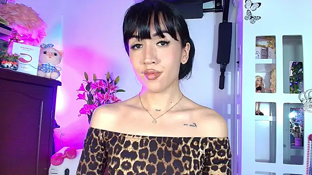 Snapshot of Yiyii chatting on May 11, 8:06 pm Yiyii online show from May 11, 8:06 pm