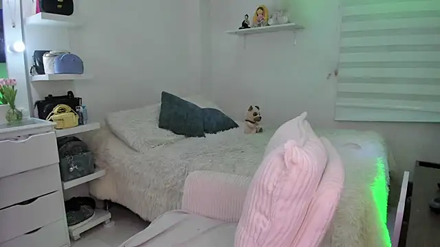 Snapshot of anitatoro_0 chatting on May 13, 10:17 pm anitatoro 0 online show from May 13, 10:17 pm