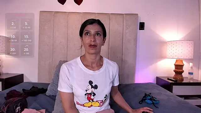 Snapshot of MissMilf_ chatting on June 1, 7:48 pm MissMilf online show from June 1, 7:48 pm