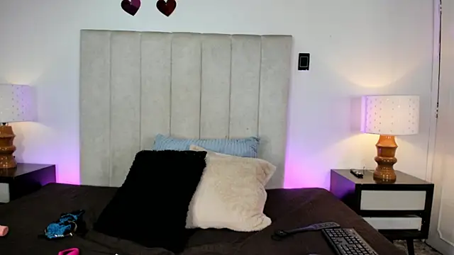 Snapshot of MissMilf_ chatting on August 1, 7:57 pm MissMilf online show from August 1, 7:57 pm