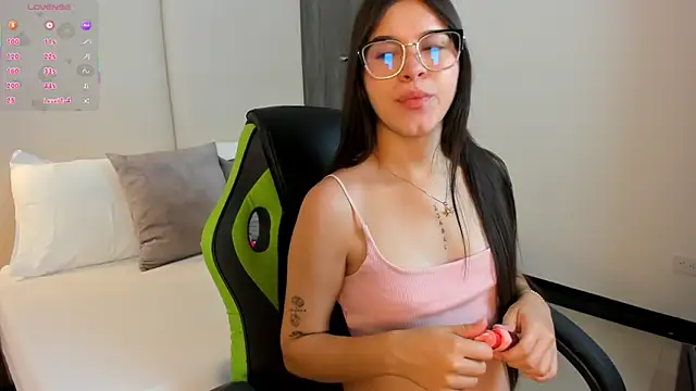 eva swan  online show from April 27, 12:47 pm