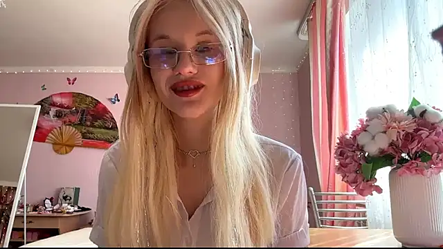 MelissaZaria online show from April 28, 6:51 am
