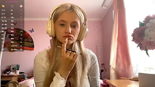 Snapshot of MelissaZaria chatting on May 10, 6:40 am MelissaZaria online show from May 10, 6:40 am
