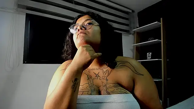 Snapshot of DarkReed chatting on April 10, 5:23 am DarkReed online show from April 10, 5:23 am
