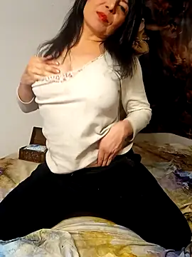 MadamBell online show from March 14, 3:17 pm