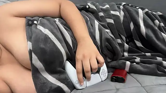 Snapshot of hugeindiantitties chatting on March 5, 7:32 pm hugeindiantitties online show from March 5, 7:32 pm