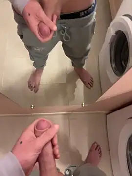 Snapshot of lechouilleur44 chatting on March 13, 10:38 pm lechouilleur44 online show from March 13, 10:38 pm