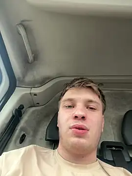 Snapshot of benab888 chatting on February 22, 1:31 pm benab888 online show from February 22, 1:31 pm