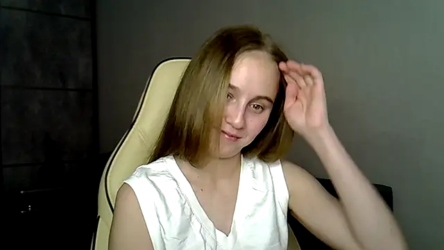 christimontero online show from March 18, 12:19 pm