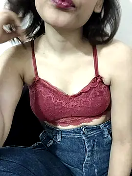 Glossy lips online show from February 19, 10:11 am