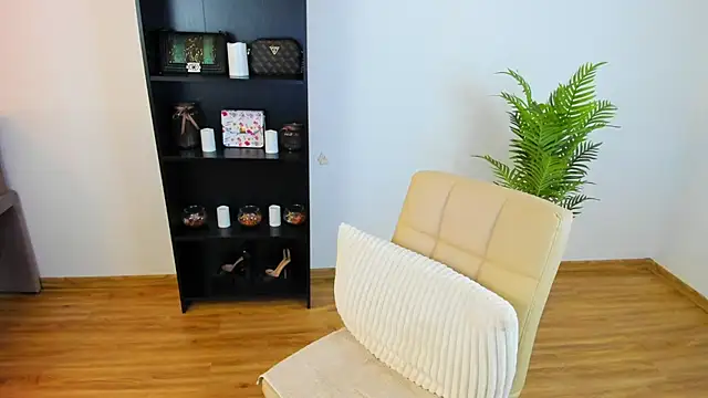 khloe starrr online show from August 3, 3:38 pm