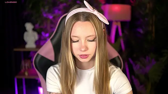 SweetDaisy me online show from March 11, 4:24 pm