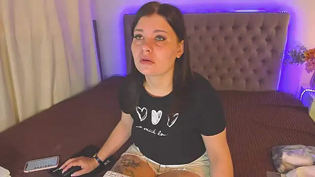 AmandaHoppe online show from August 2, 4:00 am