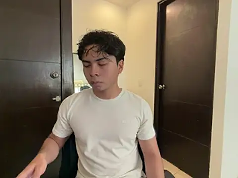 Snapshot of BentoBoxxx chatting on May 21, 4:03 pm BentoBoxxx online show from May 21, 4:03 pm