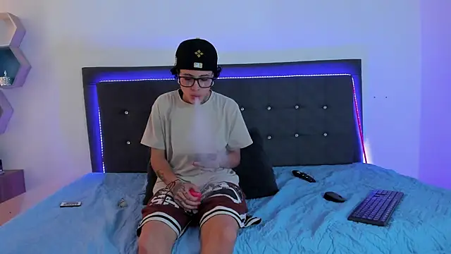 Ale cuzz online show from February 28, 6:09 pm