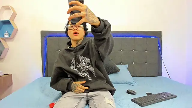 Ale cuzz online show from March 6, 3:41 pm