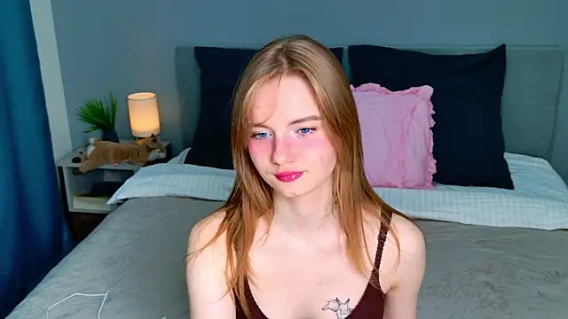 ElfieWhite online show from May 1, 6:12 pm