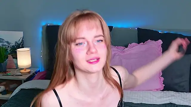 ElfieWhite online show from May 27, 7:00 pm