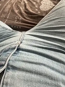 Lynamsb online show from April 20, 3:37 pm