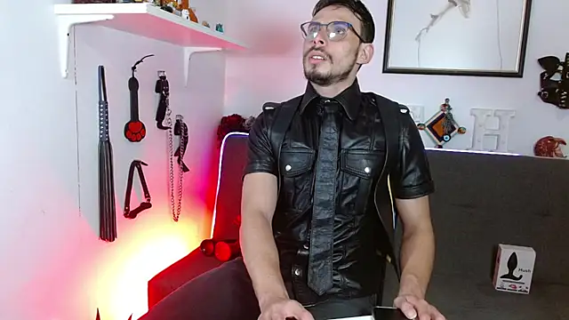 Thom sam  online show from March 11, 1:00 am