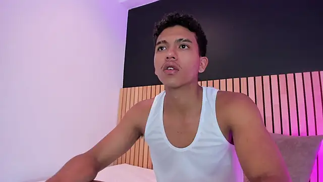 jhoystrong  online show from March 6, 7:32 pm