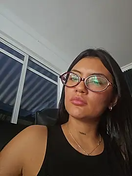 Snapshot of Roma_xxx chatting on June 4, 8:59 pm Roma xxx online show from June 4, 8:59 pm