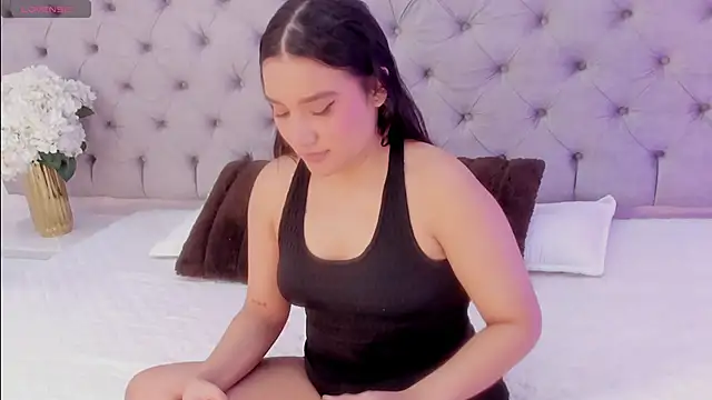 Snapshot of LiiaBloom chatting on May 17, 4:32 am LiiaBloom online show from May 17, 4:32 am