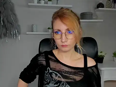 CinderellaMoon online show from February 24, 6:55 am