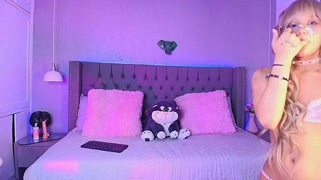angelina honey  online show from May 1, 3:44 am