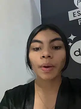 Snapshot of eimmy__skinny chatting on May 15, 11:45 pm eimmy skinny online show from May 15, 11:45 pm