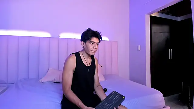 Snapshot of abrilandjulian chatting on July 4, 7:42 pm abrilandjulian online show from July 4, 7:42 pm