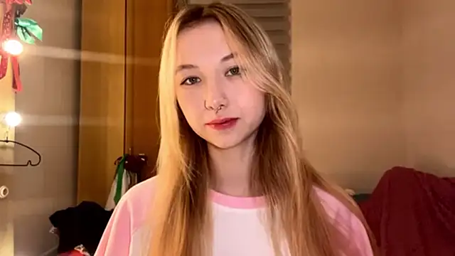 PinkTraible online show from March 6, 11:50 am