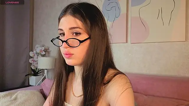 Emily Lews online show from June 8, 9:09 am