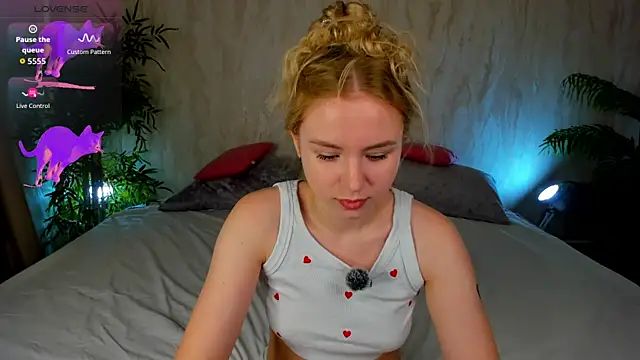 Linda  Bloom online show from June 30, 12:44 am