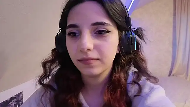 Blissmissataeses online show from March 5, 11:50 am