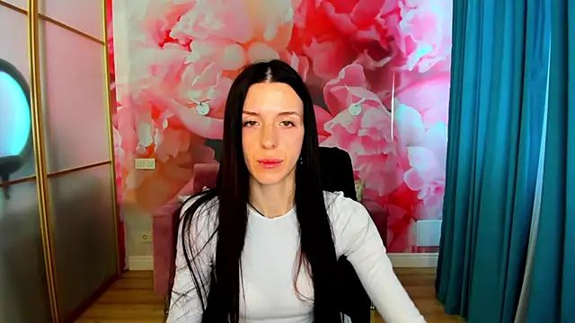 NoirDiva online show from April 27, 6:11 am