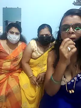 Snapshot of Kannadasexywifes chatting on April 14, 5:46 am Kannadasexywifes online show from April 14, 5:46 am