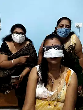 Snapshot of Kannadasexywifes chatting on April 20, 7:55 am Kannadasexywifes online show from April 20, 7:55 am