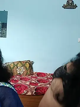 Snapshot of Kannadasexywifes chatting on May 27, 1:57 am Kannadasexywifes online show from May 27, 1:57 am