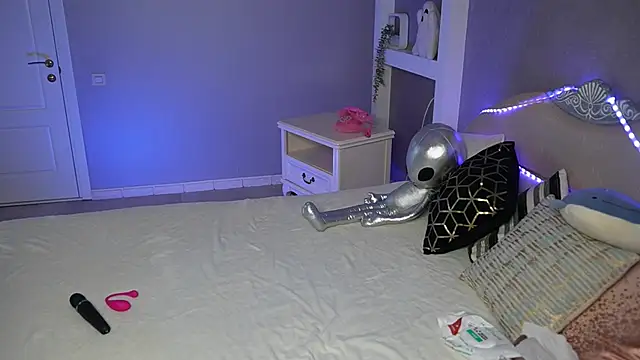 AlisMil online show from February 19, 10:22 am