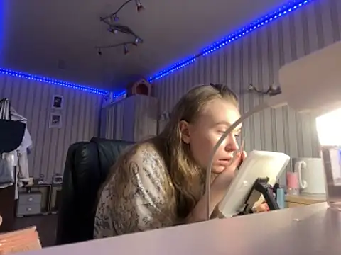 melissashineee online show from March 12, 7:47 am