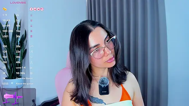 Snapshot of sara_ospina22 chatting on June 12, 8:30 pm sara ospina22 online show from June 12, 8:30 pm