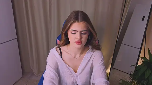 404CUTIE  online show from May 5, 5:26 am