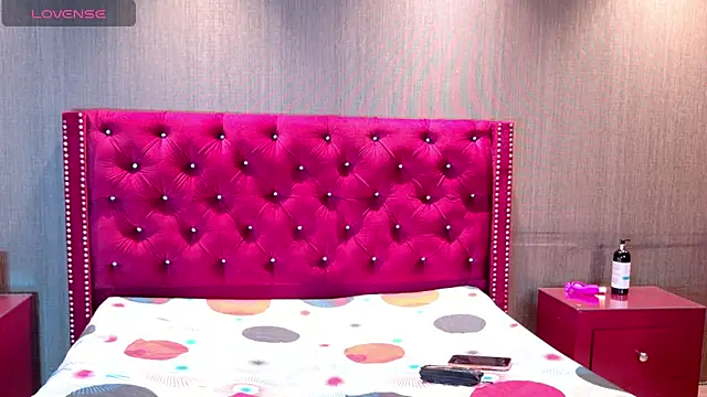 Kinsleybrown online show from February 25, 4:27 pm