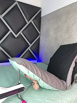 Lucian-greyy online show from May 12, 6:43 am