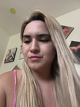 Snapshot of violet-grey chatting on August 2, 7:01 pm violet-grey online show from August 2, 7:01 pm