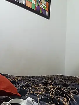 Snapshot of Anika_H chatting on July 27, 6:09 am Anika H online show from July 27, 6:09 am